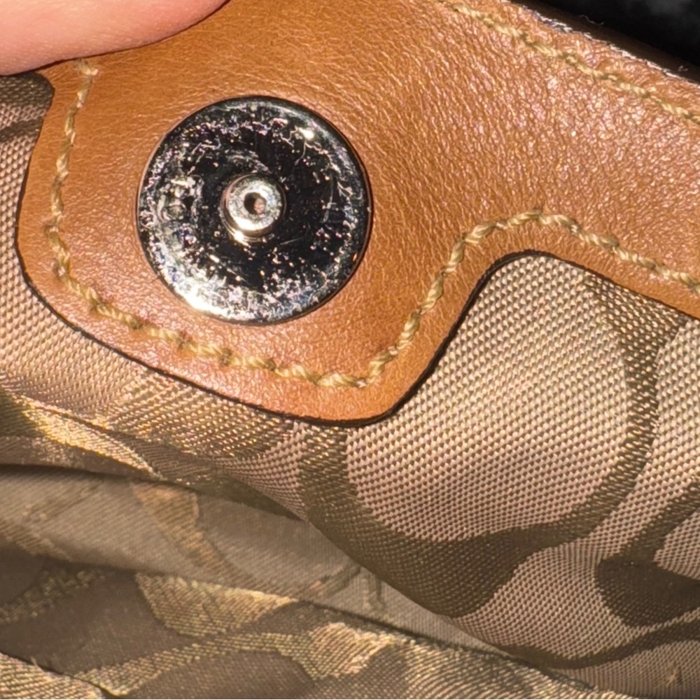 Coach Pre-owned Brown Hamptons Leather Purse - Picture 15 of 16